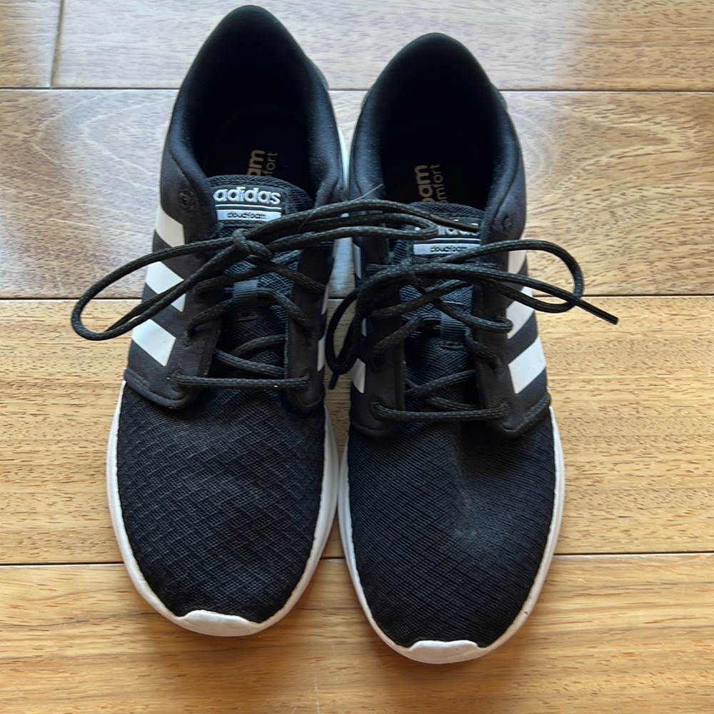 Adidas cloud foam comfort sz 8 tennis shoe